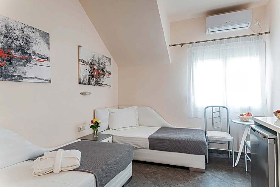 Marinis Boutique Rooms