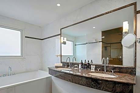 presidential suite, 1 bedroom suite, 1 king, city view, balcony