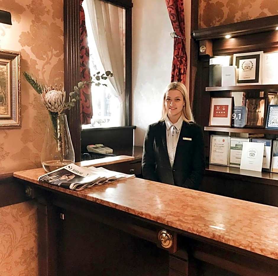 Frapolli Hotel on Deribasivska street