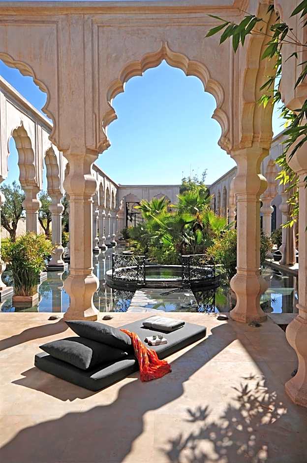 Palais Namaskar