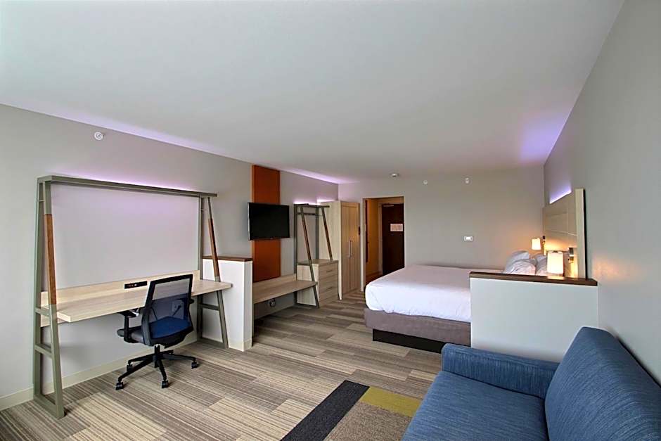 Holiday Inn Express & Suites Fond Du Lac By IHG