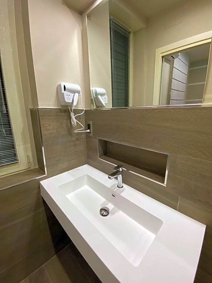 MR Living Bed & Breakfast