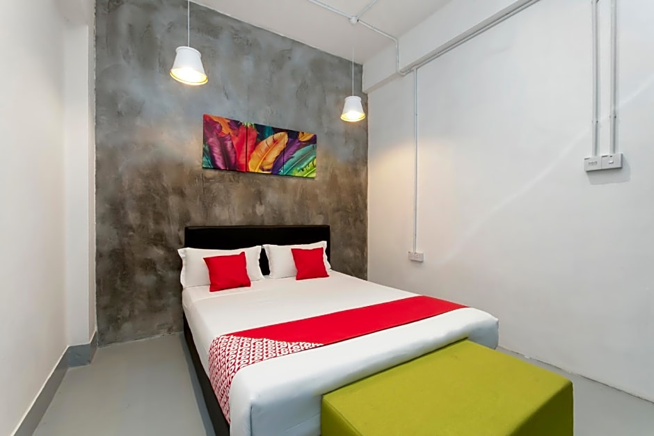 OYO 43993 Madsuite
