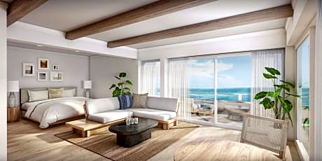 Premier Oceanfront King Bed with Balcony