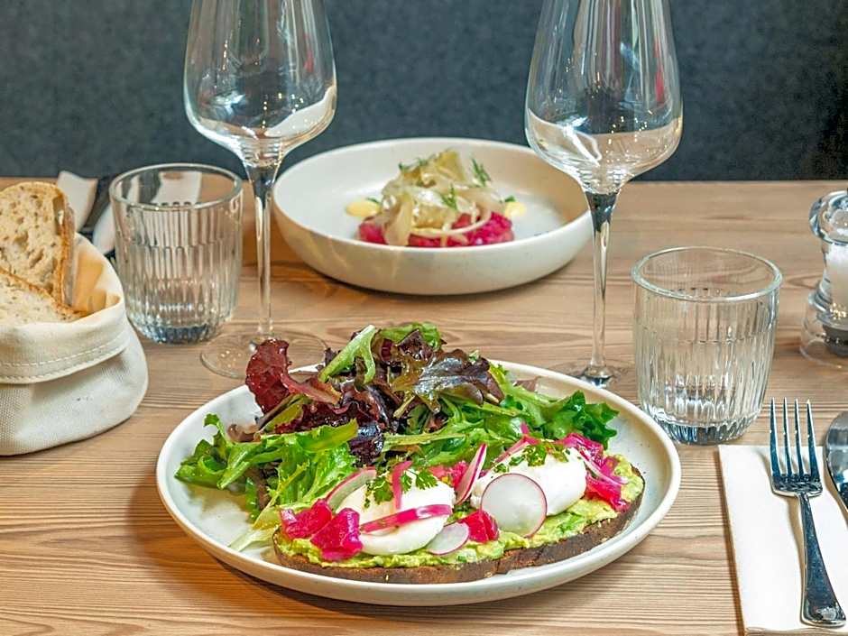 Tribe Paris La Defense Esplanade