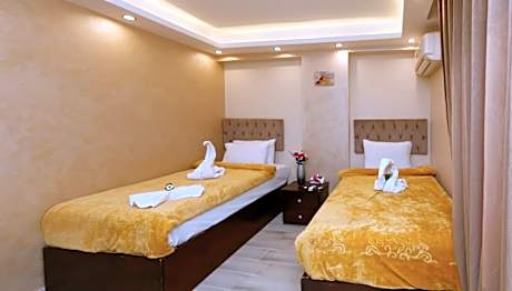 Sands of Time: A Luxurious Giza Getaway