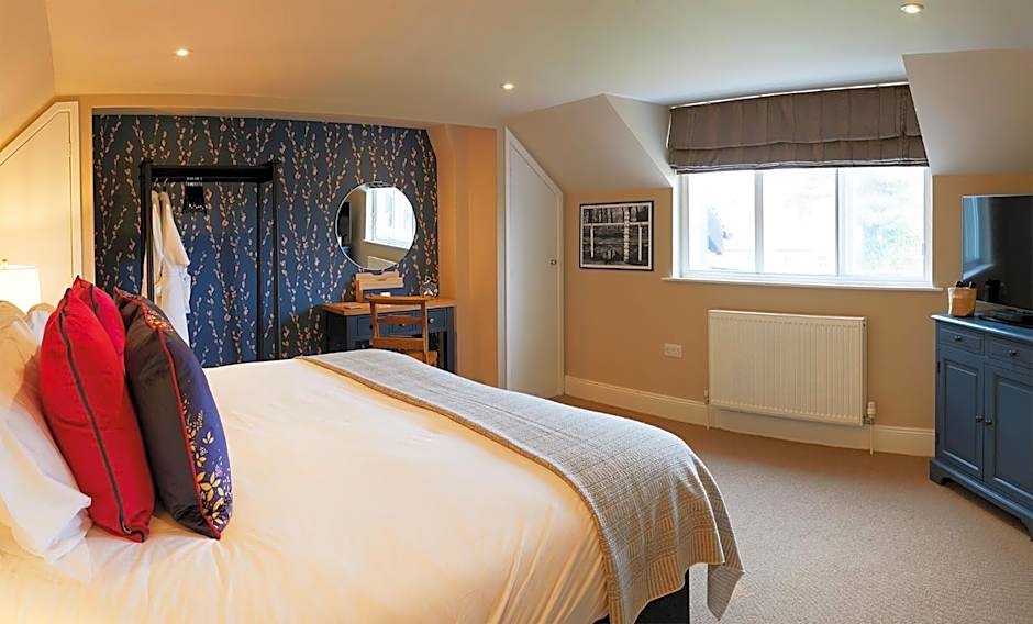 The Plough Inn & Cottages