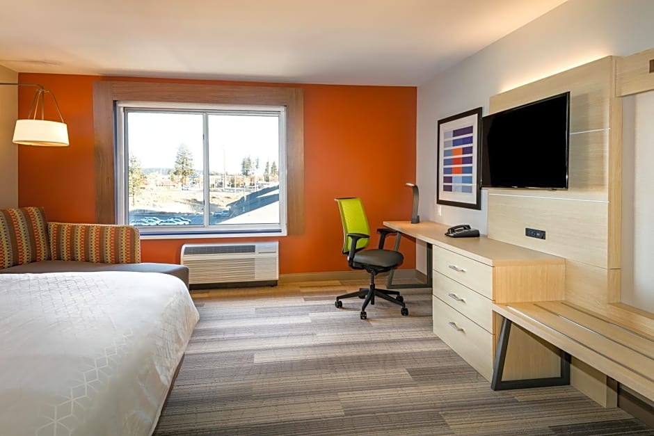 Holiday Inn Express & Suites - Bend South, an IHG Hotel