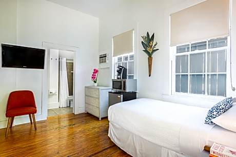 Cabana Queen Room with Twin Bed