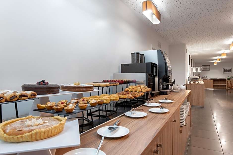 Eurostars Oasis Plaza