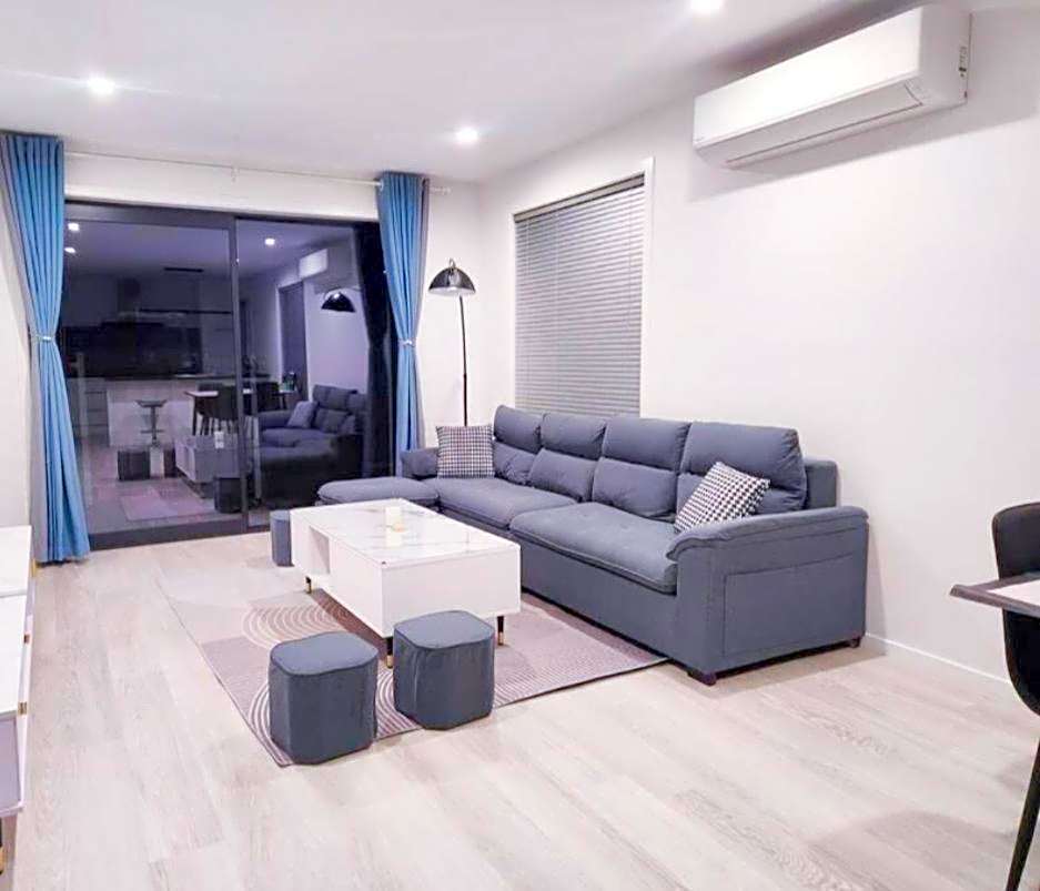 New Modern Townhouse Near Town& Beach