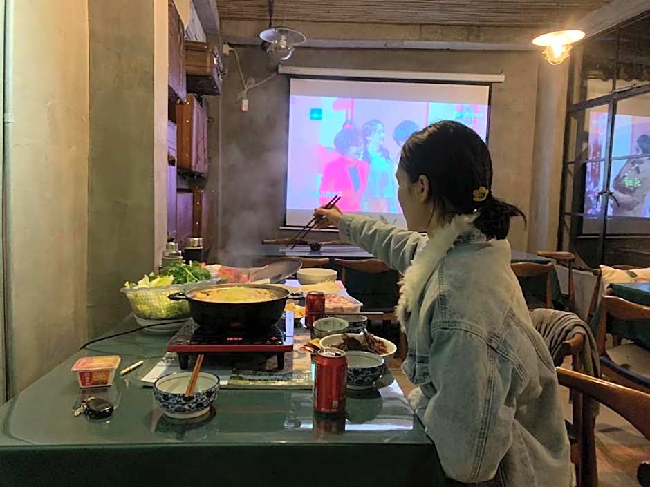 Show Year Reminiscence Hotel