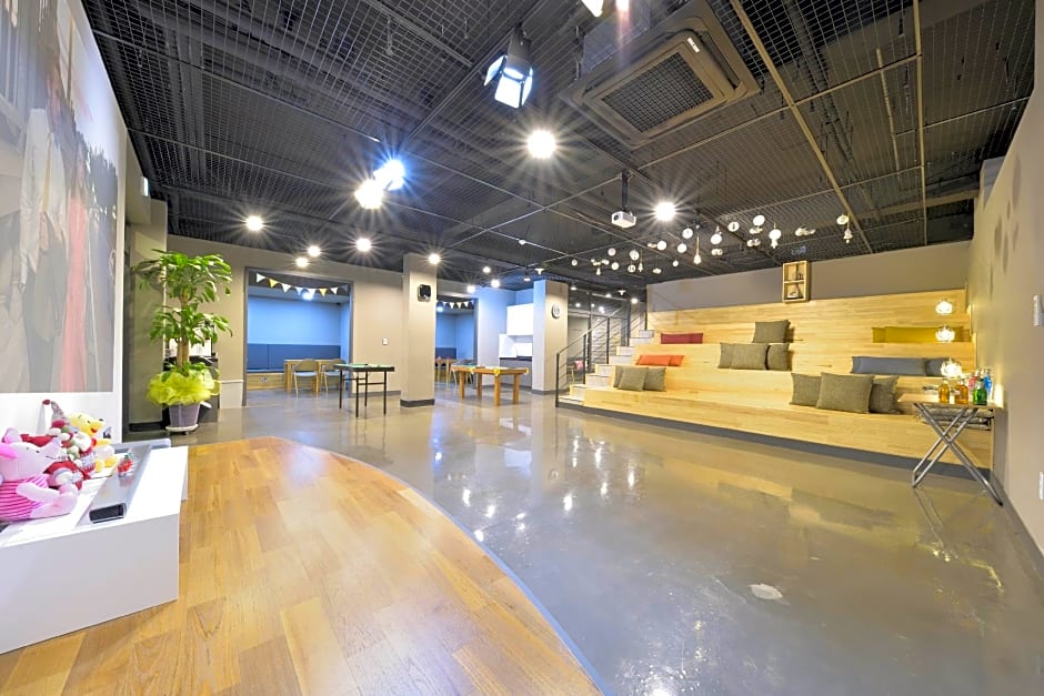 With U Hotel & Guesthouse