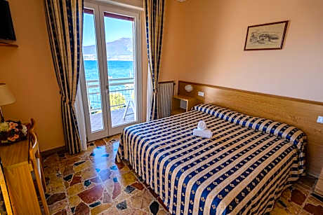 Standard Double or Twin Room with Lake View