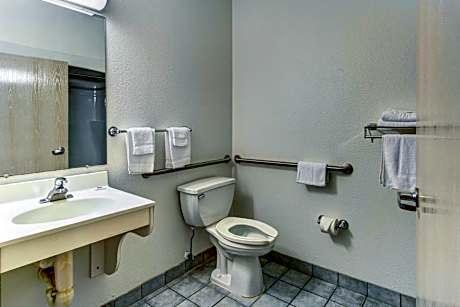 Queen Room - Disability Access - Roll in Shower