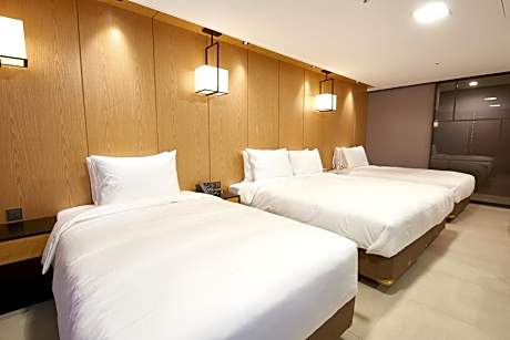 Deluxe Triple Room