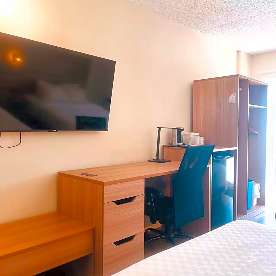 Econo Lodge Airport