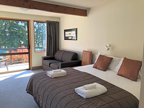 Standard Lake View Family Hotel Room with Mezzanine and Ensuite Bathroom
