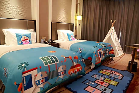 Elegant family room with twin bed