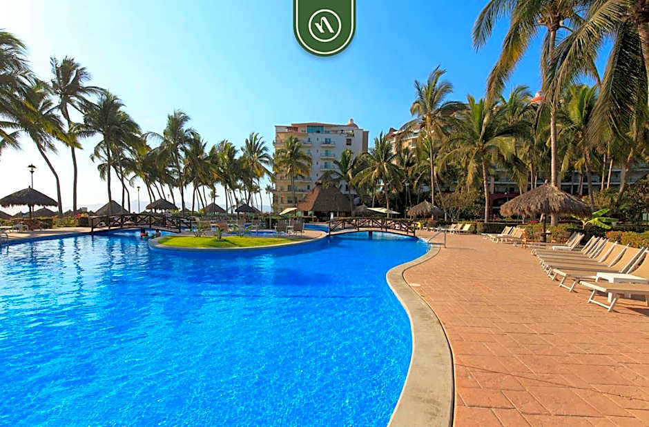 Mexican Styled 2 BR Condo - Beachfront - Pool