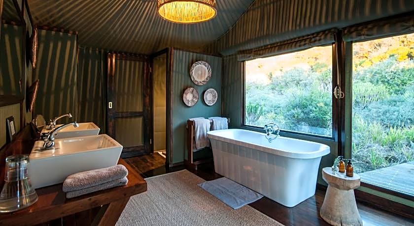 HillsNek Safari Camp