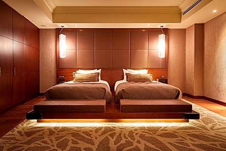 Corner Suite Twin Room - Non-Smoking