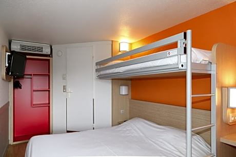 Triple Room (1 Double Bed + 1 Single Bed)