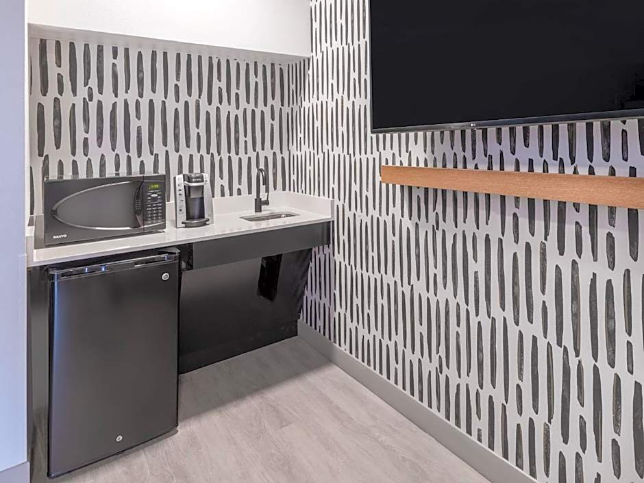 Atwell Suites Austin Airport By IHG