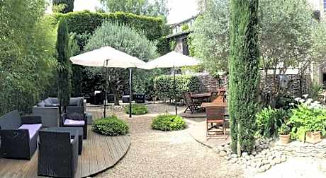 Hotel du Pont Vieux, au pied de la Cité Médiévale