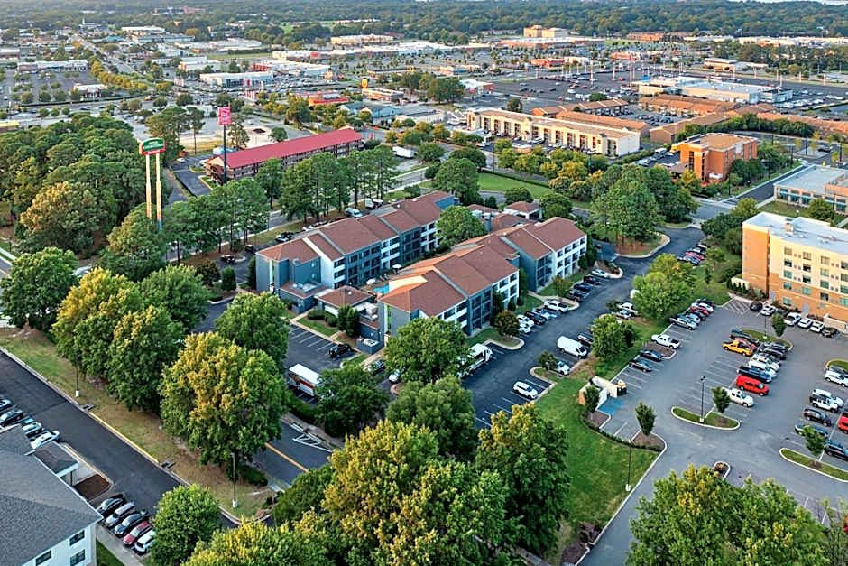 Courtyard by Marriott Hampton Coliseum Central