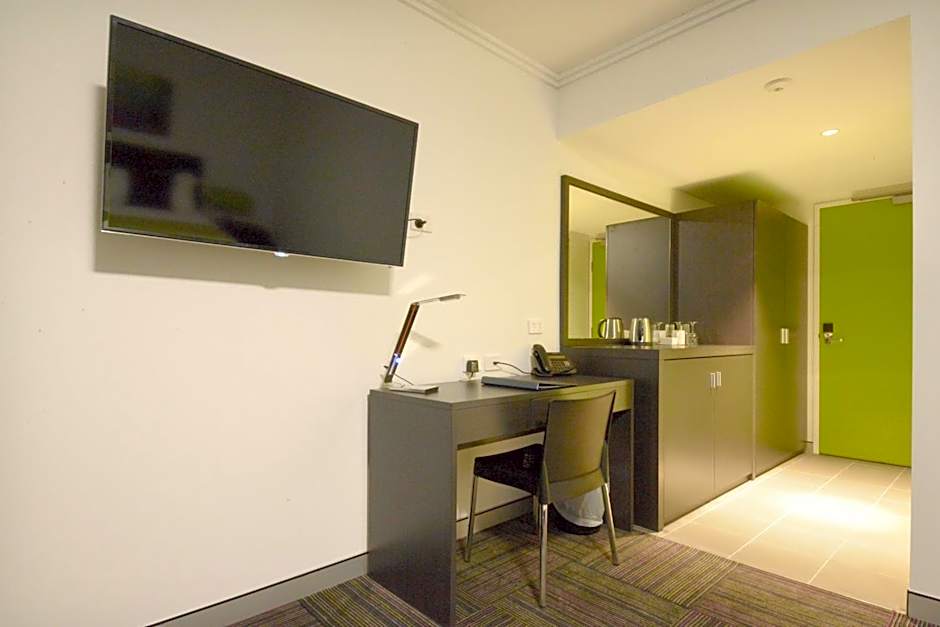 Photo 1 of 4 of Deluxe 1 King Bed