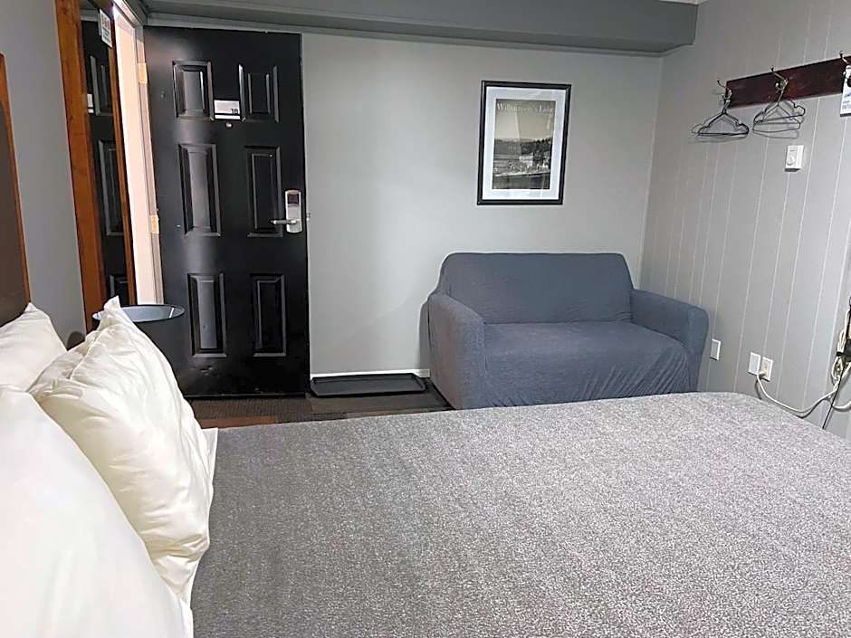 Monashee Lodge