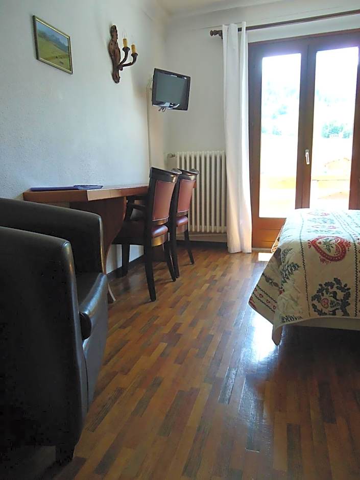 Photo 1 of 9 of Quadruple Room