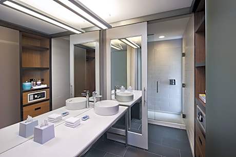 aloft, Premium Room, 2 Queen Beds, Corner (2 Queen Beds)