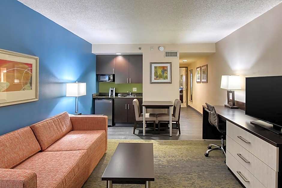 Holiday Inn & Suites Atlanta Airport North By IHG