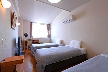 Economy Triple Room with Shared Bathroom