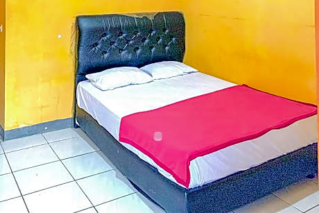 Penginapan Diar near Pantai Santolo Mitra RedDoorz