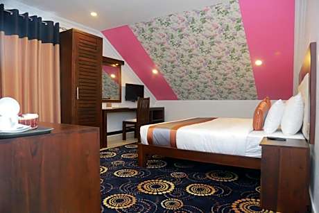 Deluxe Double Room with Window and Attic Style