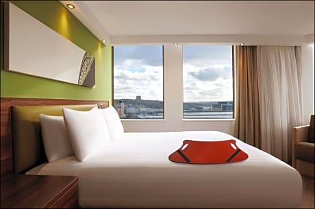 Queen Accessible Room