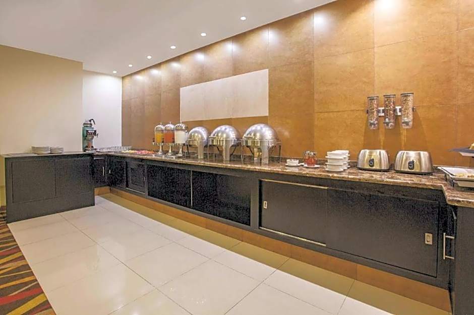 La Quinta Inn & Suites by Wyndham San Luis Potosi