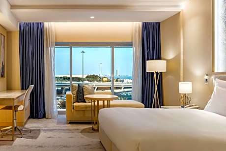 Suite with Lounge Access