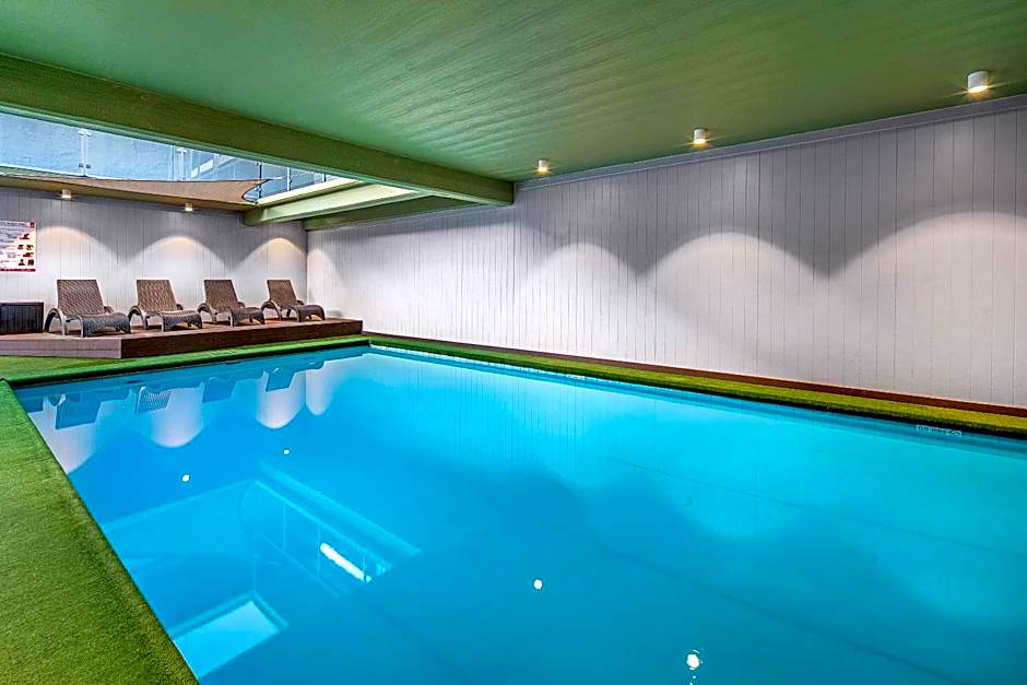 Stay at Alice Springs Hotel