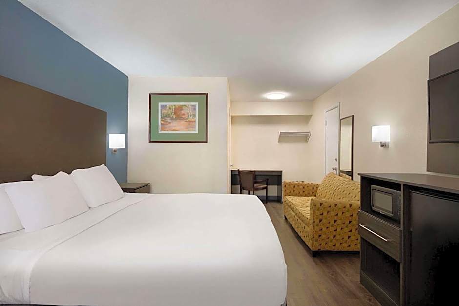 Days Inn by Wyndham Lawton
