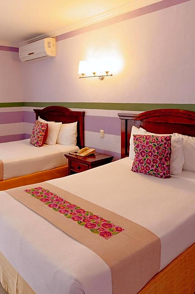 Hotel Plaza Colonial