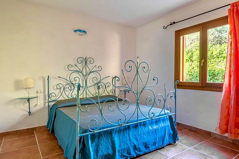 Residence con piscina a Tanaunella a 1500 m dal mare