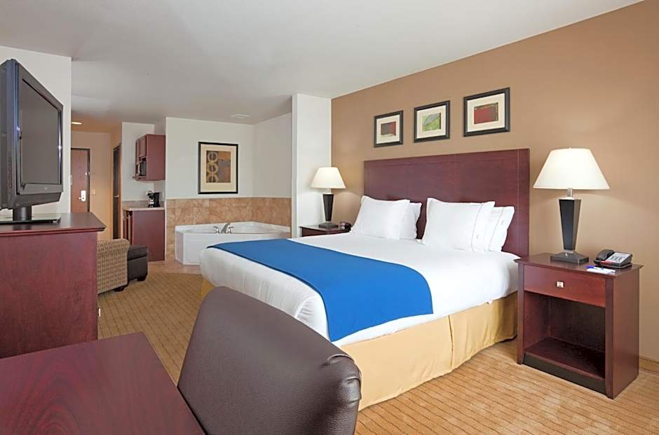 Holiday Inn Express Hotel & Suites Antigo By IHG