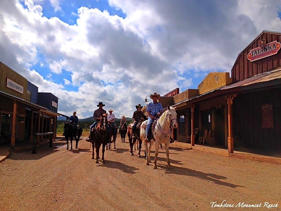 Tombstone Monument Guest Ranch