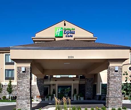 Holiday Inn Express & Suites Logan By IHG