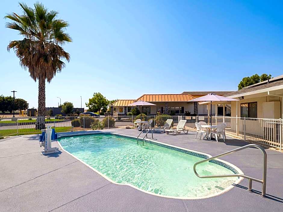 Super 8 by Wyndham Dunnigan