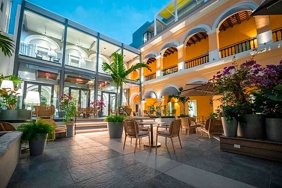 Palacio Provincial San Juan, Curio Collection by Hilton